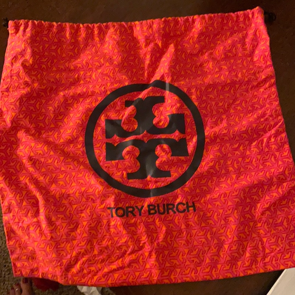 sold the purse and just found the bag